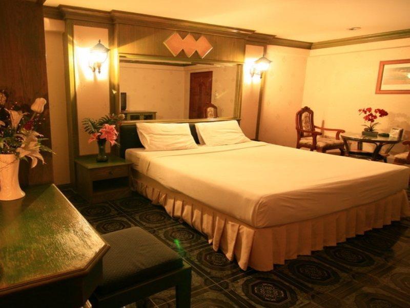 Khách sạn 13 Coins Tower Ratchada 2*